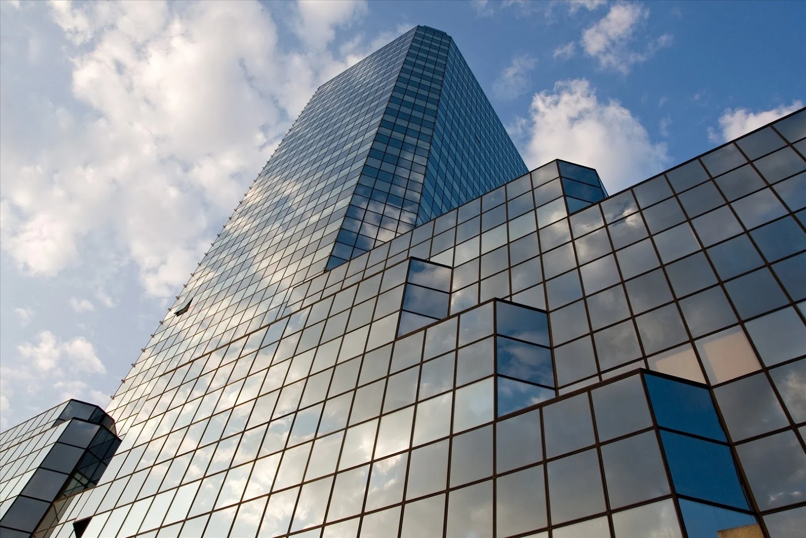 Practical Options with the Glass Curtain Wall